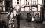 Vorschaubild Drei Generationen auf einem Hof in Wermertshausen, 1920er Jahre