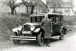 Vorschaubild Wagen einer jüdischen Familie aus Ebsdorf mit Chauffeur, 1920er Jahre