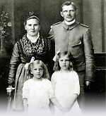 Vorschaubild Der Hachborner Förster mit seiner Familie, um 1925