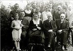 Vorschaubild Drei Generationen einer Familie in Hassenhausen, um 1925