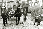 Vorschaubild Fuhrwerk auf der Dorfstraße in Hachborn, um 1930