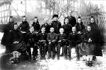 Vorschaubild Jungen und Mädchen in Schwälmer Tracht, um 1930?