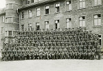 Vorschaubild Gruppenbild einer Wehrmachtseinheit in der Kaserne in Gelnhausen, um 1939