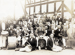 Vorschaubild Musikkapelle und Tanzgruppe (?) in Oberdieten, vor 1930
