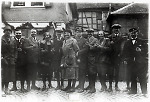 Vorschaubild Gruppenaufnahme von Frauen und Männern des Radfahrvereins Weilburg, 1920er Jahre
