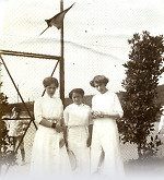 Vorschaubild Drei Tennisspielerinnen in Marburg, 1912