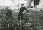 Vorschaubild Hitlerjunge bei der Arbeit, um 1933
