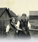 Vorschaubild Mädchen in Schlitzer Tracht, um 1936