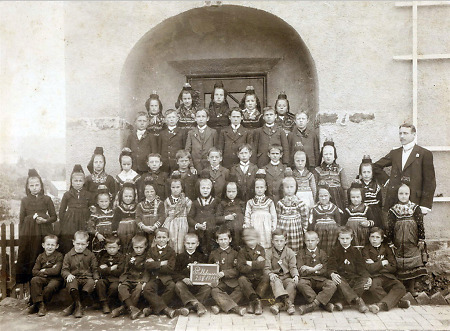Die Schulklassen von Rollshausen, 1914