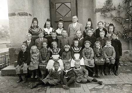 Schulklasse in Rollshausen, um 1926/27