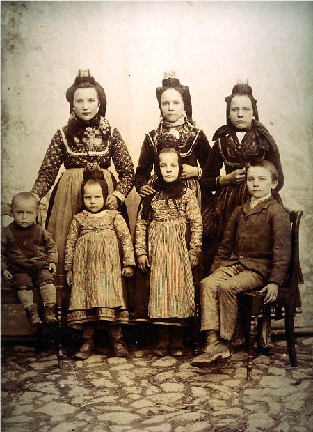 Geschwister aus Kirchvers, um 1904