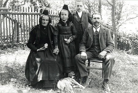 Land- und Gastwirt zu Kirchvers mit Familie, um 1918