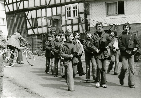 „Rasseln“ am Karfreitag (?) in Stadtallendorf, 1973