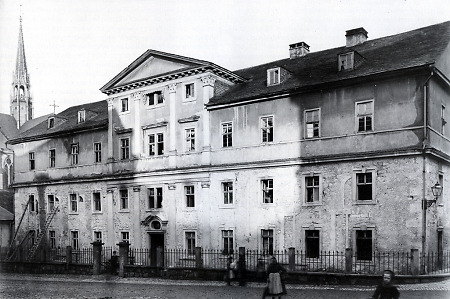 Das ehemalige Elisabethhospital in Marburg vor dem Abbruch, 1886