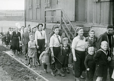 Frauen und Kinder im Reichsarbeitsdienstlager Korbach, 1938