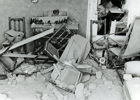 Durch Bombenangriff beschädigtes Wohnzimmer in Korbach, nach 8. September 1941