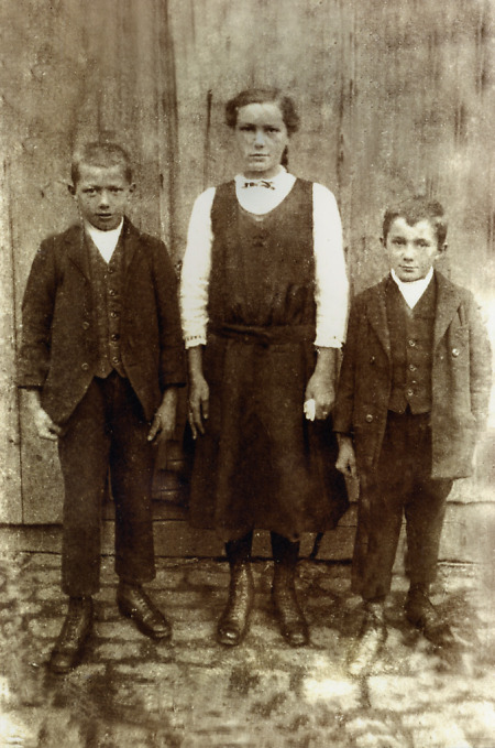 Drei Geschwister aus Queckborn, um 1917