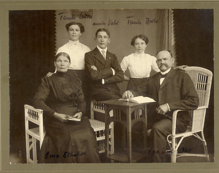 Familie aus Queckborn, um 1920