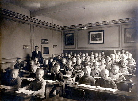 Schulklasse in Wetterburg, um 1920