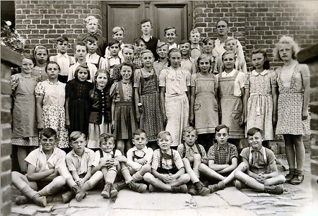 Schulklasse in Wetterburg, um 1955