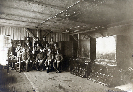 Leitung und Beschäftigte der Firma Lambion Wetterburg, 1921
