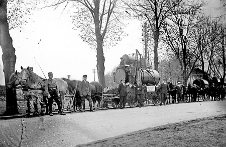 Kesseltransport der Firma Lambion in Wetterburg, 1. Mai 1939