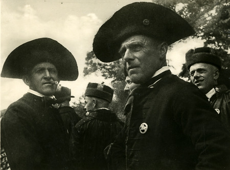 Männer in Schwälmer Tracht, um 1935/38