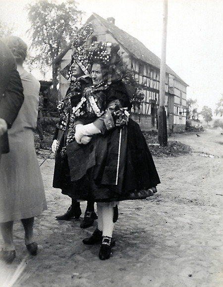 Brautpaar in Schwälmer Tracht, um 1938