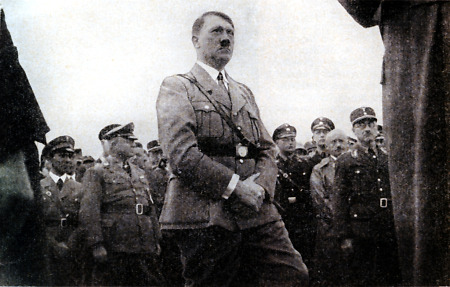 Adolf Hitler beim Baubeginn der Reichsautobahn bei Frankfurt, 23. September 1933