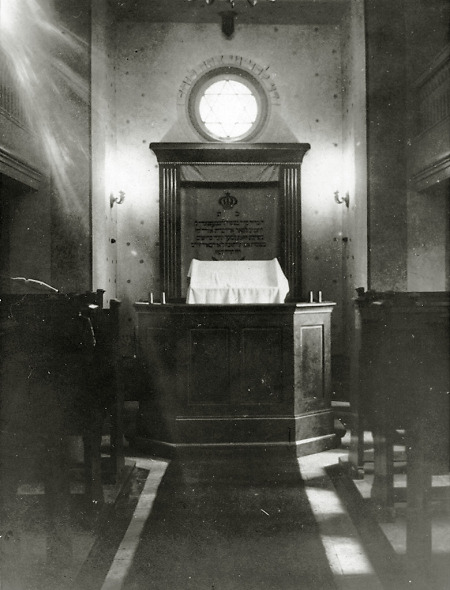 Das Innere der Synagoge in Butzbach, um 1930