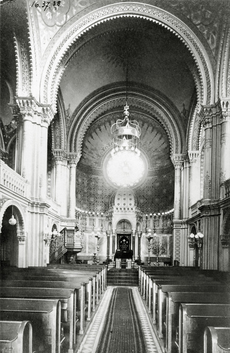 Das Innere der Hauptsynagoge in Wiesbaden, vor 1938