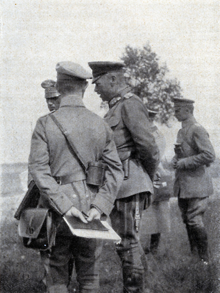 Der Großherzog von Hessen im Kreis von Offizieren an der Front, 1914