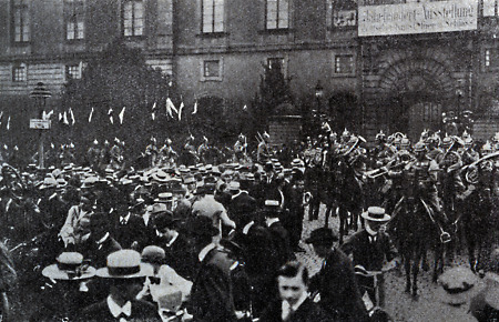 Standartenabholen bei Kriegsausbruch in Darmstadt, Herbst 1914