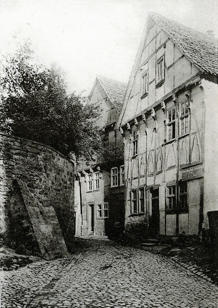 Fachwerkhäuser in der Spitalgasse in Fritzlar, 1890-1900
