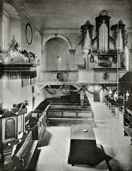 Das Innere der Kirche in Wabern, um 1900?