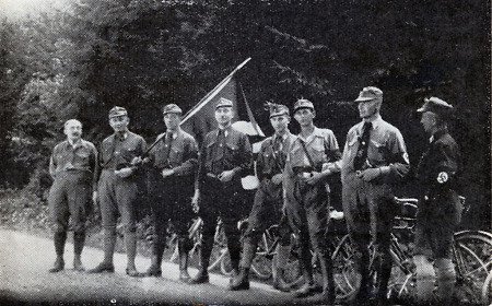 Die Fuldaer SA bei einer Propagandafahrt durch Oberhessen, 1926