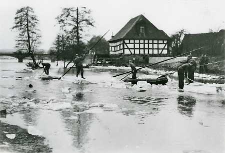 Pioniere im Einsatz bei Eisgang auf der Lahn bei Roth, Februar 1940