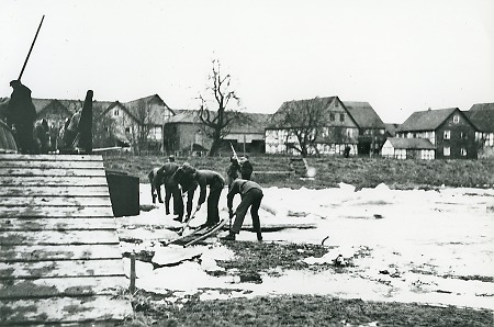 Eisgang an der Pionierbrücke über die Lahn bei Roth, Februar 1940