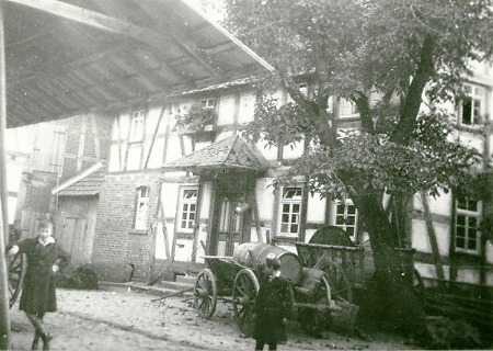 Hof in der Uferstraße in Roth, 1920-1929