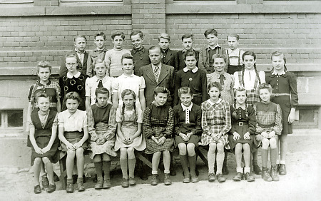 Das 8. Schuljahr der Volksschule in Staufenberg, 1948/49
