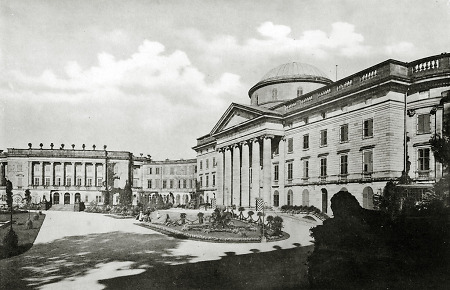 Die Westseite von Schloss Wilhelmshöhe bei Kassel, um 1910