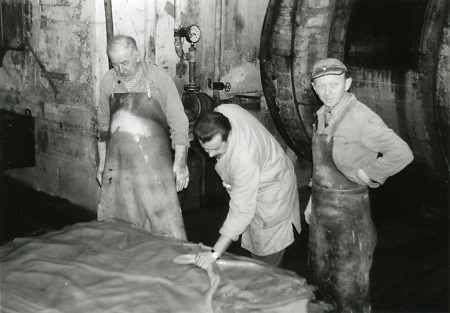 Arbeiter der Gerberei Reuter in Brandoberndorf, 1965