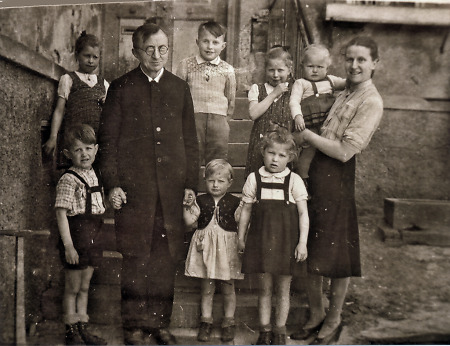 Der Pfarrer in Brandoberndorf mit seiner Familie, 1946