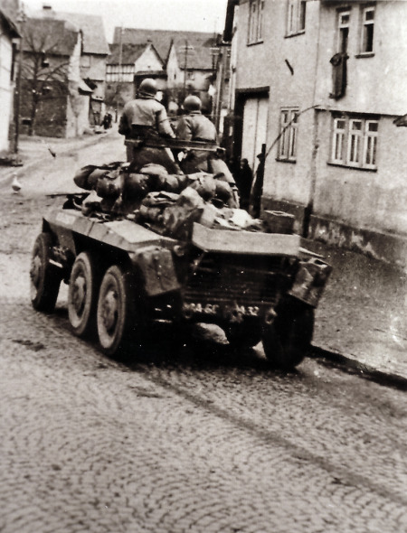Einrückende US-Truppen in Brandoberndorf, 29. März 1945