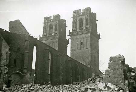 Die zerstörte Martinskirche in Kassel, vor dem 22. Oktober 1943