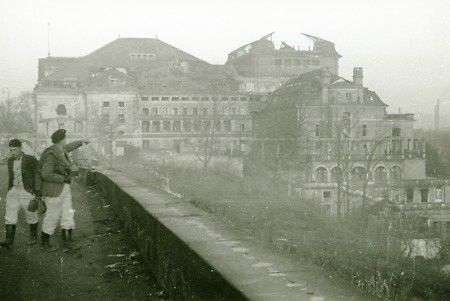 Das zerstörte Staatstheater in Kassel, 1944