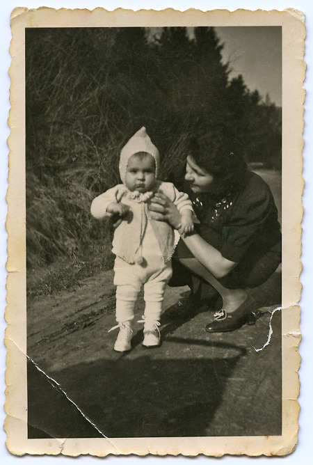 Mutter mit Kleinkind aus Roda, 13.-14. April 1941