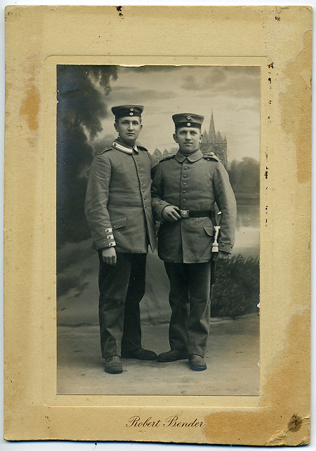 Soldaten im Atelier, 1910-1918