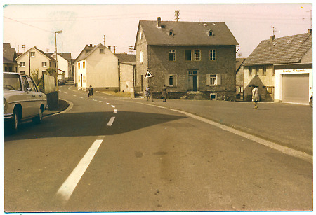 Die alte Dorfschule in Hangenmeilingen, um 1968