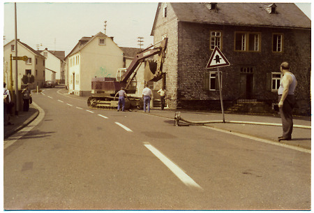 Abriss der alten Dorfschule in Hangenmeilingen, um 1968